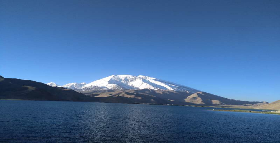 新疆喀什旅游包车队——13899198316 